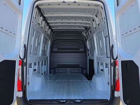 Used 2026 Mercedes-Benz Sprinter 2500 image 18