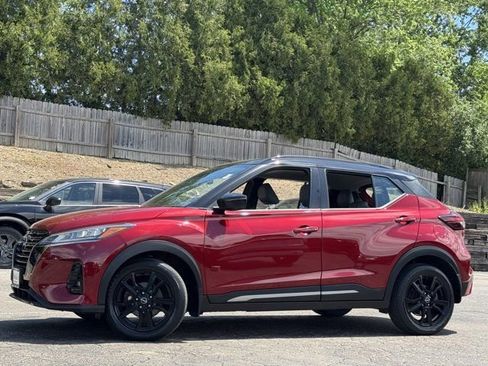 Used 2023 Nissan Kicks SR w/ SR Premium Package FWD image 30