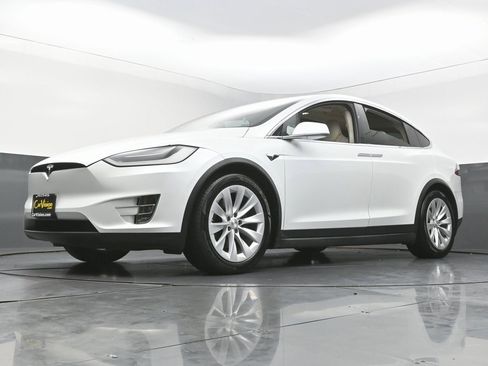 Used 2019 Tesla Model X 100D image 54