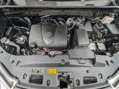 Used 2019 Toyota Highlander XLE image 24