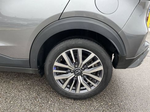 Used 2024 Nissan Kicks SR image 10