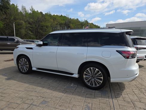 Used 2025 INFINITI QX80 Sensory image 2