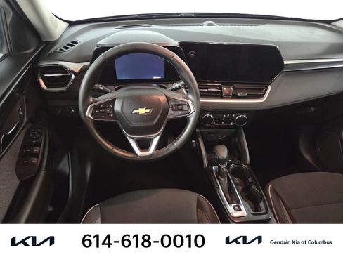 Used 2024 Chevrolet TrailBlazer LT w/ LT Cold Weather Package FWD image 16
