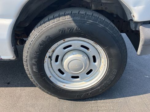 Used 2005 Ford E-150 and Econoline 150 RWD image 10