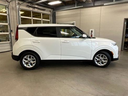 Used 2022 Kia Soul S image 6