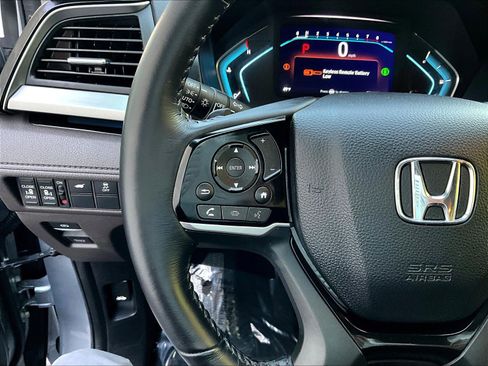 Used 2023 Honda Odyssey Touring image 11