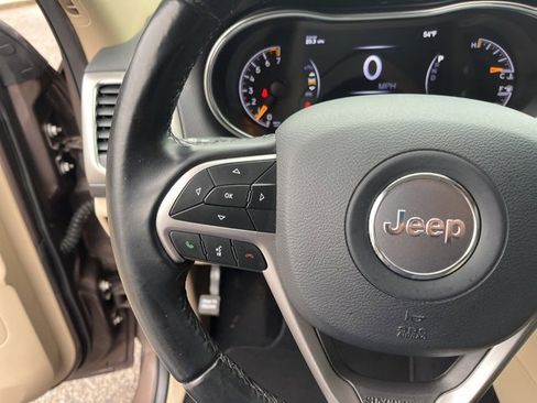 Used 2021 Jeep Grand Cherokee Laredo image 20