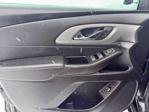 Used 2023 Chevrolet Traverse LT image 14