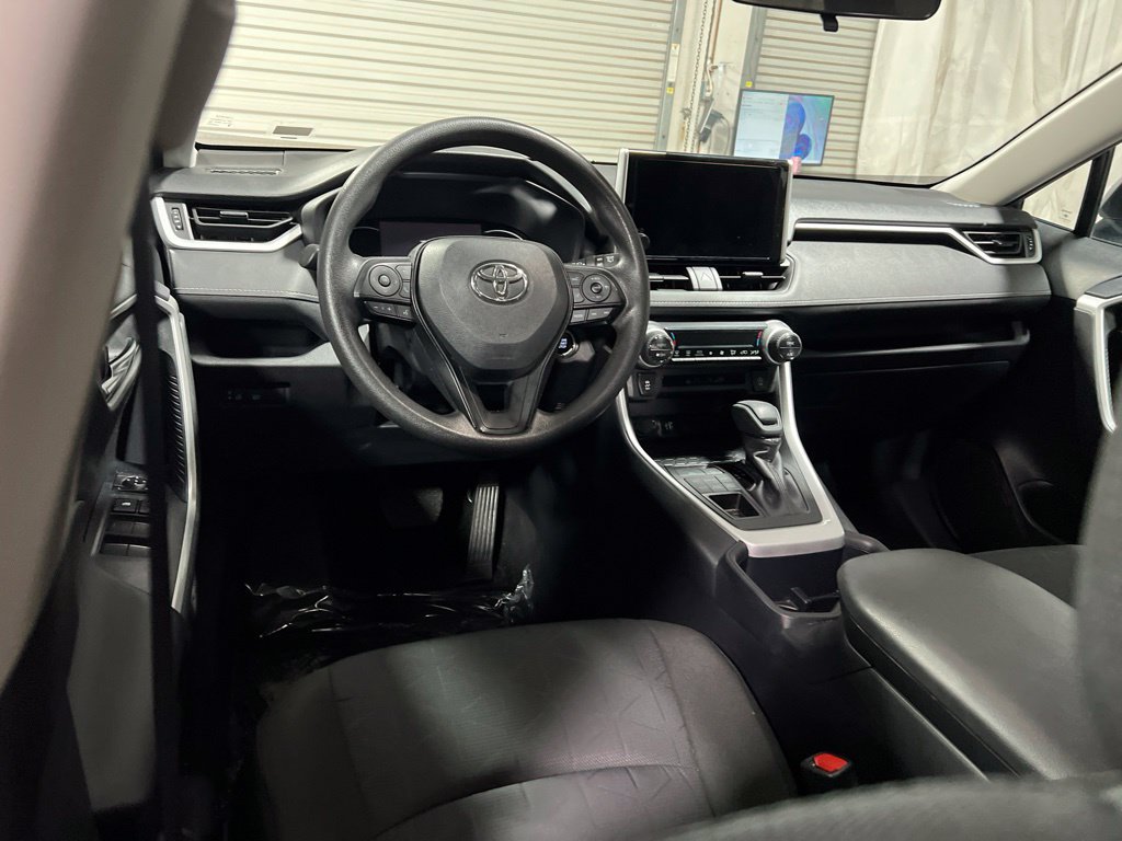 Used 2025 Toyota RAV4 XLE AWD/4WD image 19