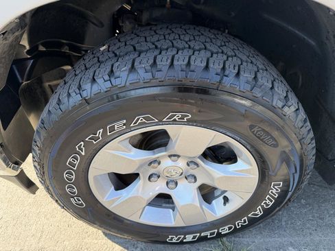 Used 2020 RAM 1500 Big Horn AWD/4WD image 18