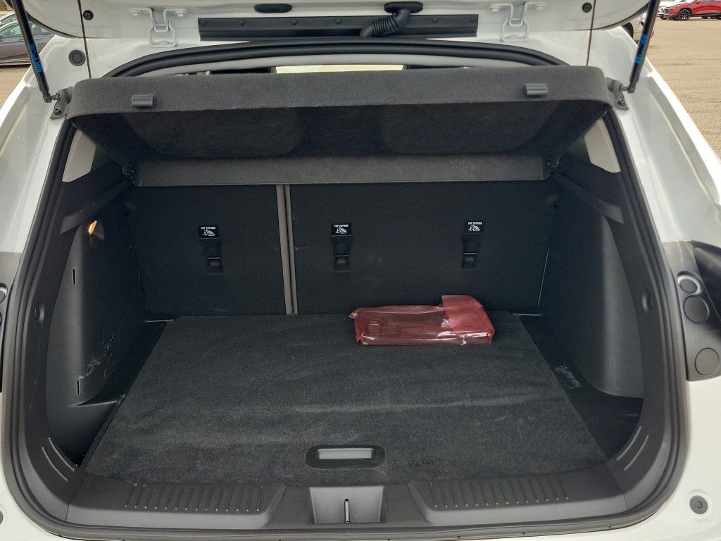 Used 2025 Chevrolet Trax ACTIV w/ Sunroof Package FWD image 36
