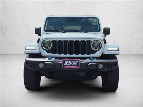 Used 2024 Jeep Wrangler Unlimited w/ Convenience Group AWD/4WD image 2
