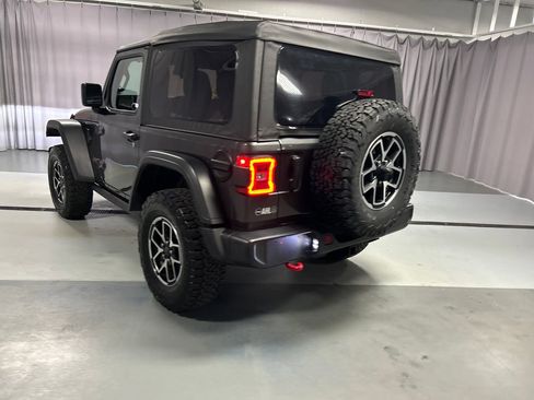 Used 2025 Jeep Wrangler Rubicon w/ Convenience Group AWD/4WD image 5