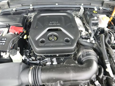 Used 2025 Jeep Wrangler Unlimited Rubicon 4xe image 24