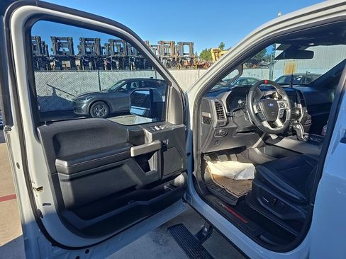 Used 2017 Ford F150 Raptor w/ Equipment Group 802A Luxury image 9