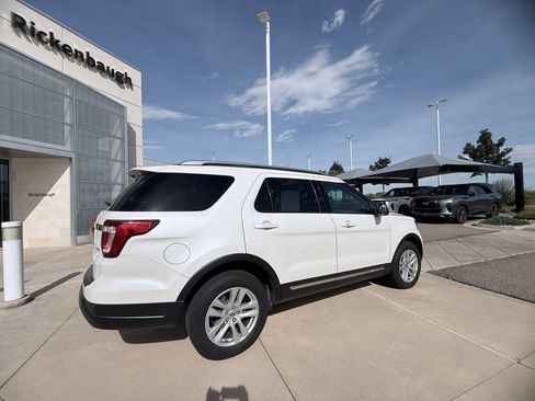 Used 2018 Ford Explorer XLT AWD/4WD image 4