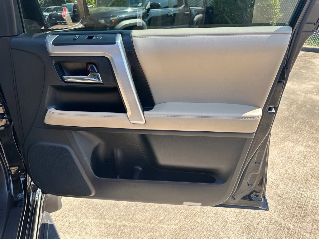 Used 2016 Toyota 4Runner Limited AWD/4WD image 14