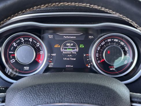 Used 2015 Dodge Challenger SRT image 25