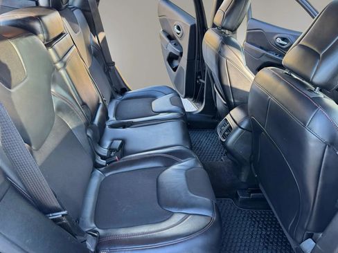 Used 2016 Jeep Cherokee Trailhawk w/ Comfort/Convenience Group image 14