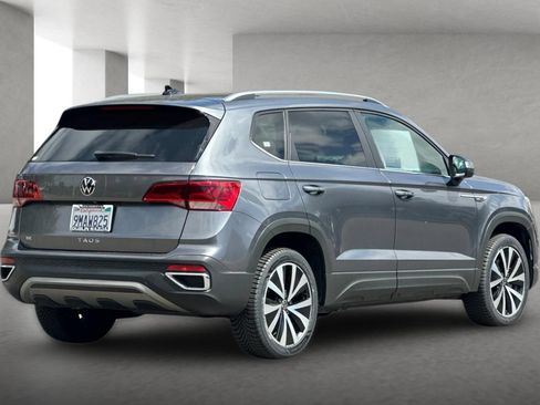 Used 2022 Volkswagen Taos SE FWD image 4
