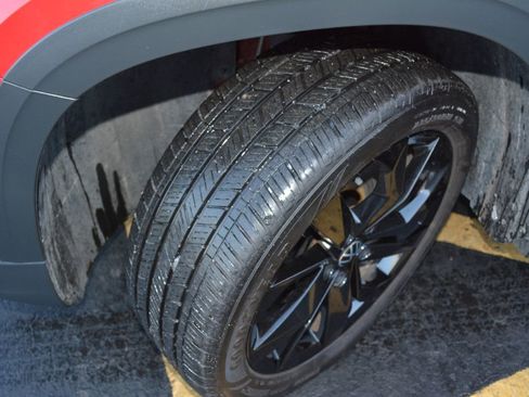 Used 2023 Volkswagen Taos SE w/ Black Wheel Package image 6