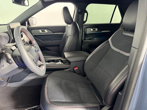 Used 2025 Ford Explorer ST AWD/4WD image 23