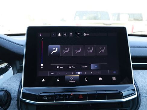 Used 2024 Jeep Compass Latitude image 16