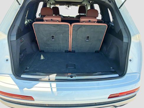 Used 2025 Audi Q7 Premium image 12