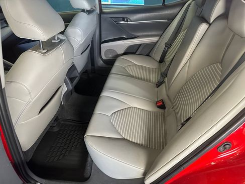 Used 2020 Toyota Camry SE FWD image 21