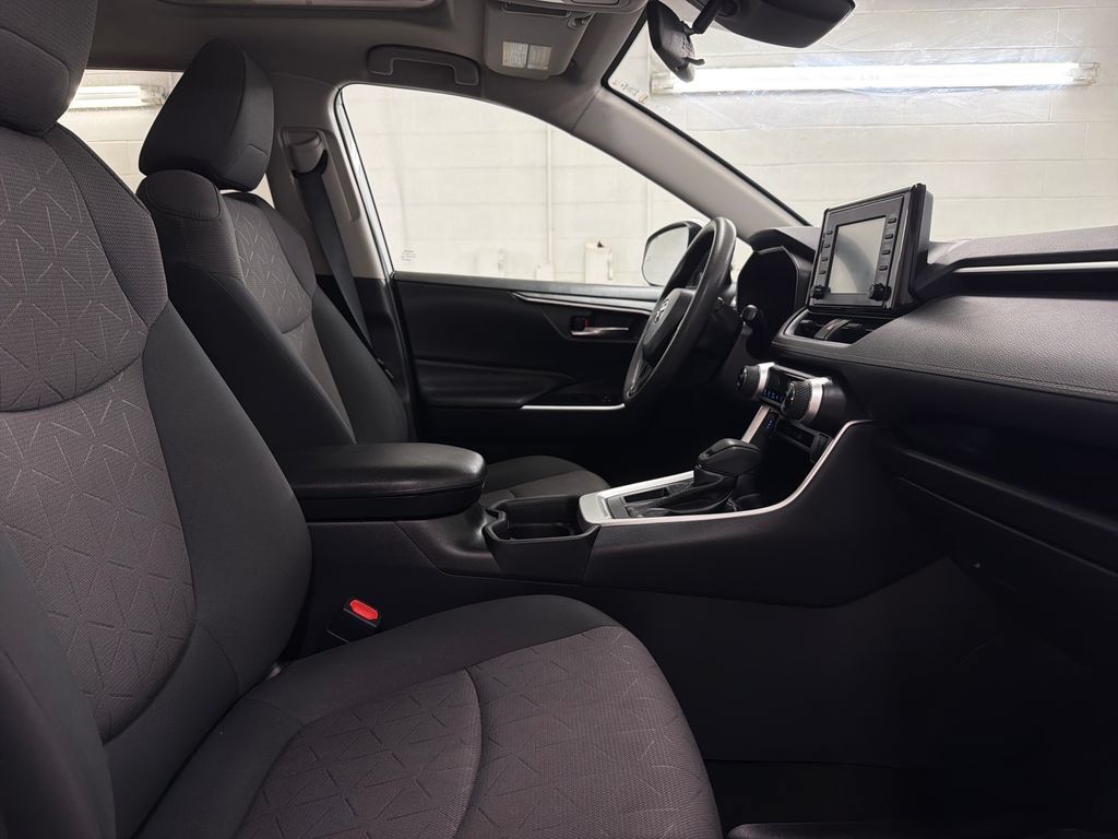 Used 2019 Toyota RAV4 XLE FWD image 29
