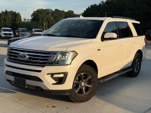 Used 2018 Ford Expedition XLT w/ Equipment Group 202A AWD/4WD image 3
