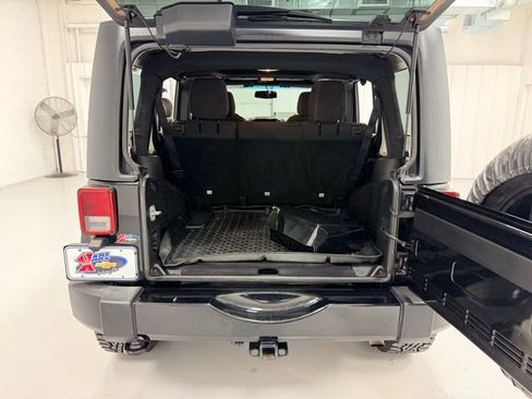 Used 2016 Jeep Wrangler Unlimited Sahara image 24