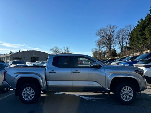 Used 2024 Toyota Tacoma SR5 image 3