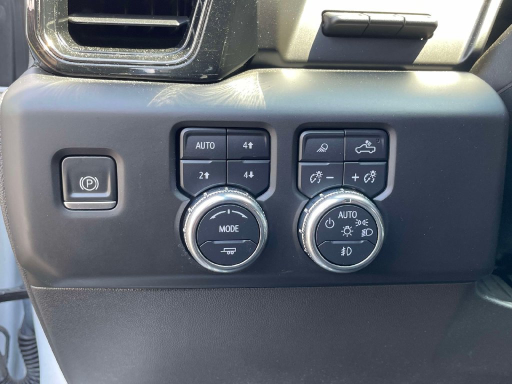 Used 2022 GMC Sierra 1500 AT4 w/ AT4 Premium Package AWD/4WD image 21