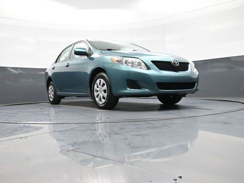 Used 2010 Toyota Corolla LE FWD image 27