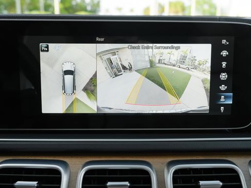 Used 2021 Mercedes-Benz GLS 450 4MATIC image 14