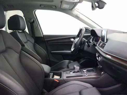 Used 2020 Audi Q5 e Prestige w/ Prestige Package image 21
