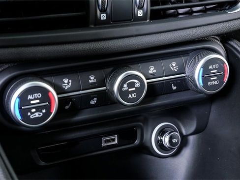 New 2025 Alfa Romeo Giulia image 17