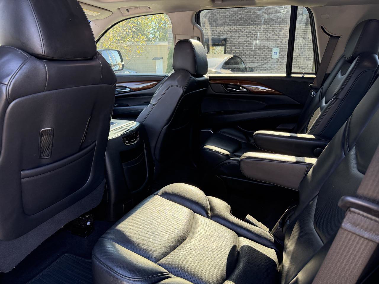 Used 2020 Cadillac Escalade Luxury AWD/4WD image 14