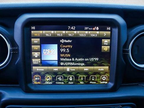 Used 2022 Jeep Wrangler Unlimited Sahara image 16