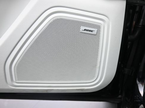 New 2025 Porsche Macan image 12