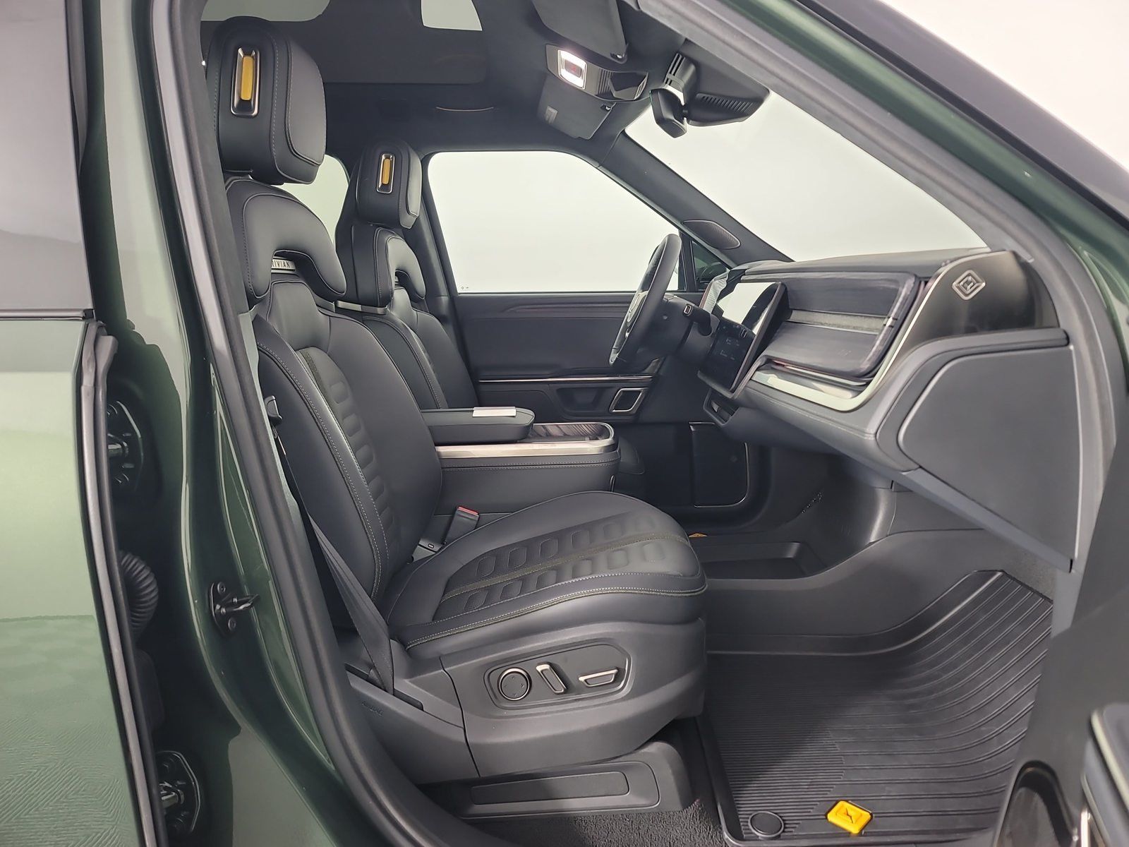 Used 2023 Rivian R1S Adventure Dual AWD/4WD image 24