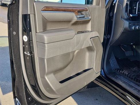 New 2026 GMC Sierra 1500 Elevation image 12