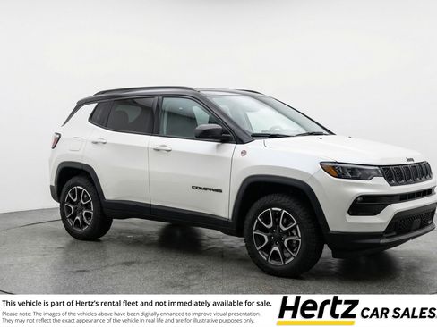 Used 2025 Jeep Compass Trailhawk AWD/4WD image 1