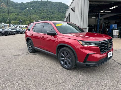 Used 2024 Honda Pilot Sport image 3