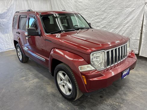 Used 2012 Jeep Liberty Limited AWD/4WD image 2