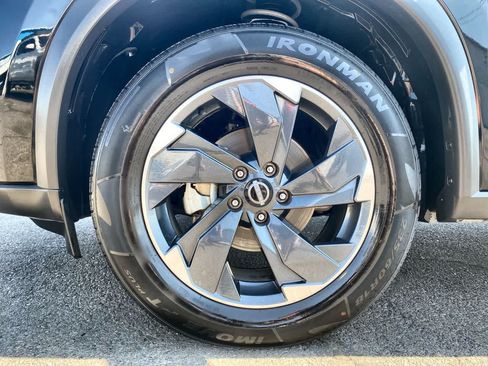 Used 2024 Nissan Rogue SV AWD/4WD image 10