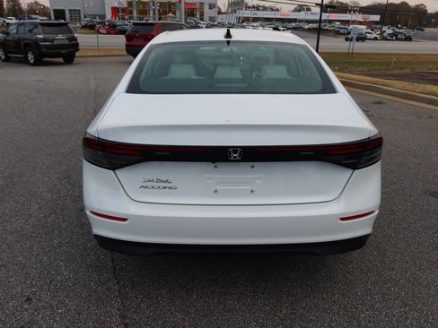 Certified 2025 Honda Accord SE image 5