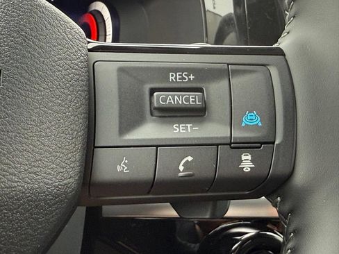 Used 2026 Nissan Pathfinder SL AWD/4WD image 10