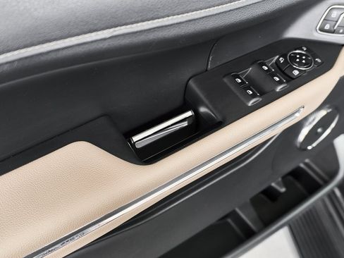 Used 2024 Ford Expedition Limited image 18